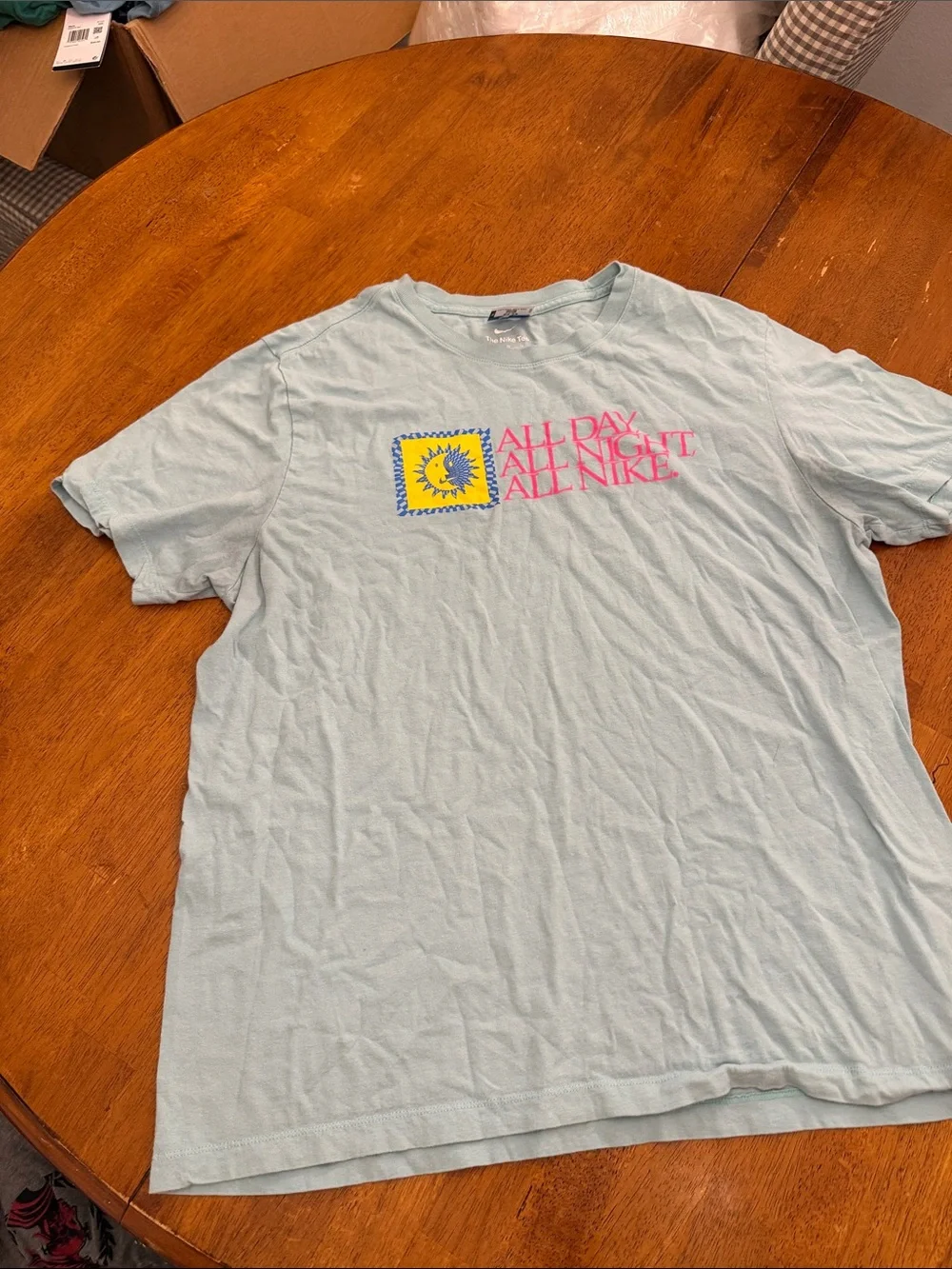Nike Light Blue Short Sleeve Tee with Yellow Sun & Pink Graphic xl